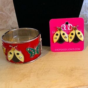 SASSY JONES VINTAGE NECKLACE & EARRING SET ( Red, Black, Cream, Yellow & Green)